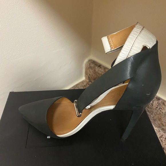 Size 10 L.A.M.B SHOES - Picture 3 of 3